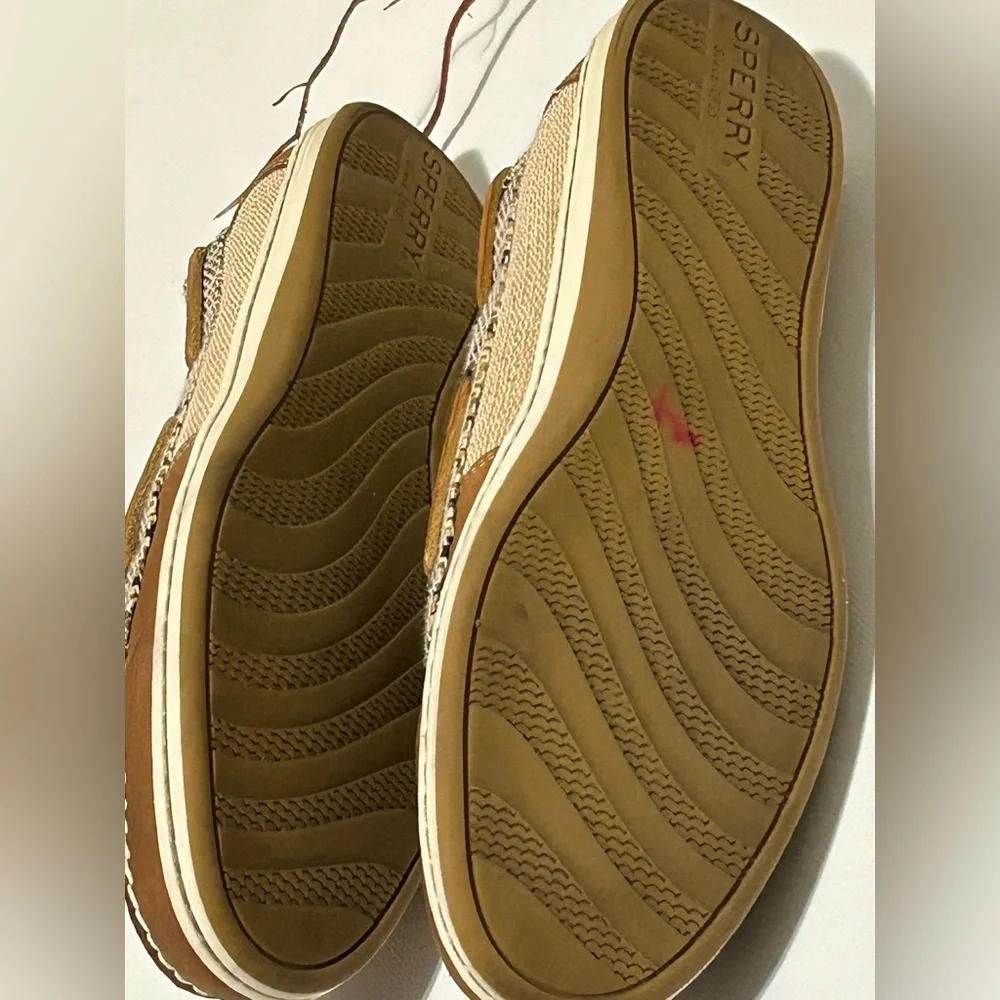 Sperry woven design